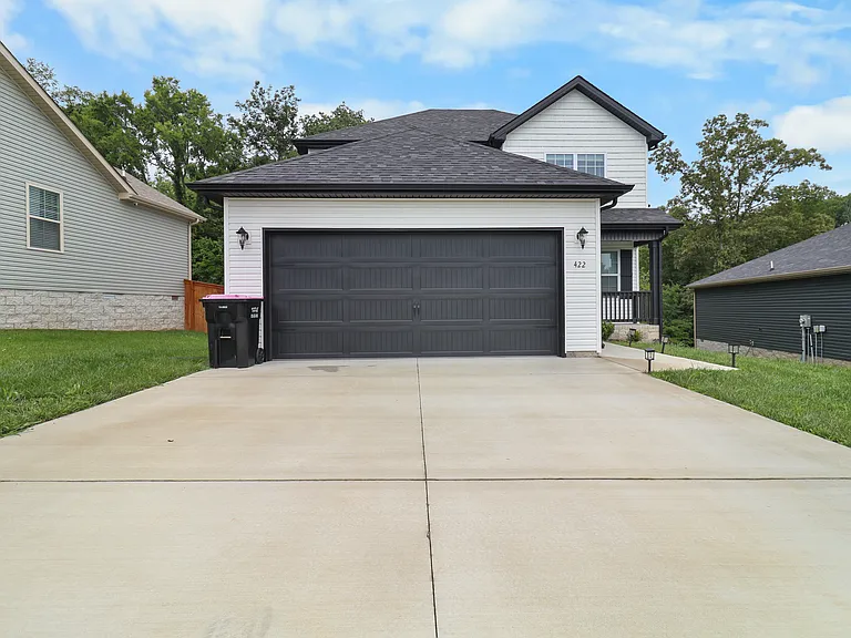 422 Mattingly Dr — Photo 2