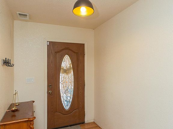 3rd image of 406 S Saucedo Ave