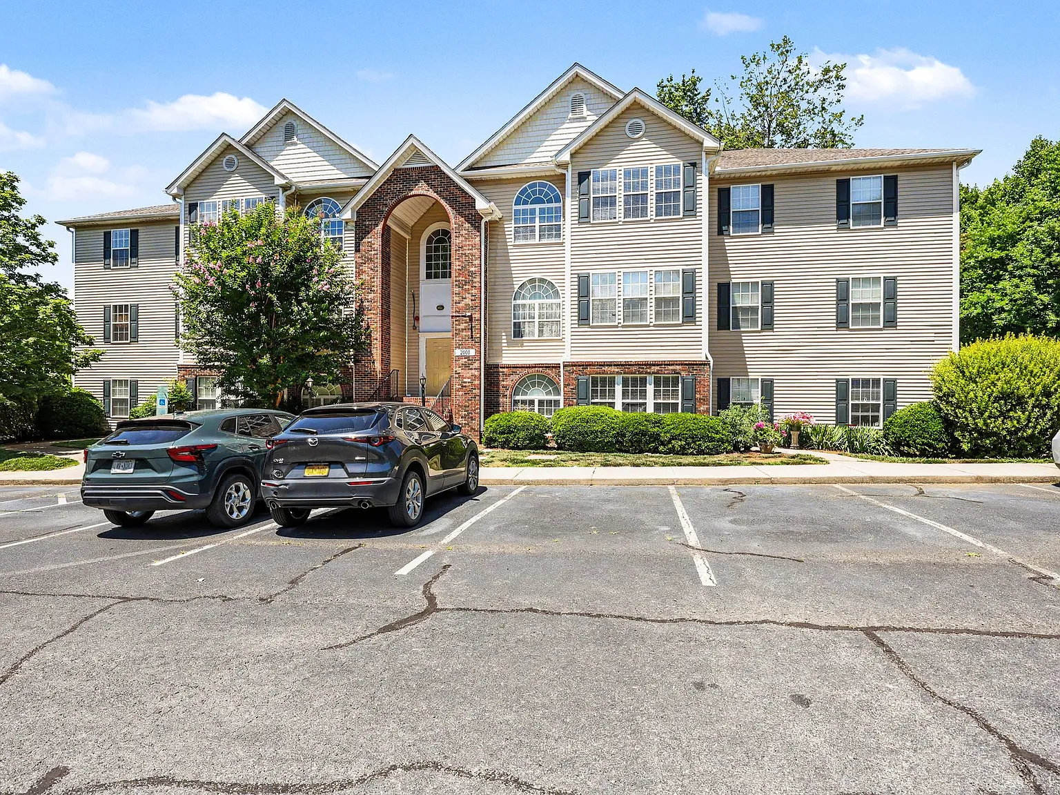 2 bed, 1307 sqft, $1,800 — Photo 1