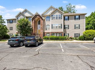 2012 Salem Bluff Dr, Winston Salem, NC 27127