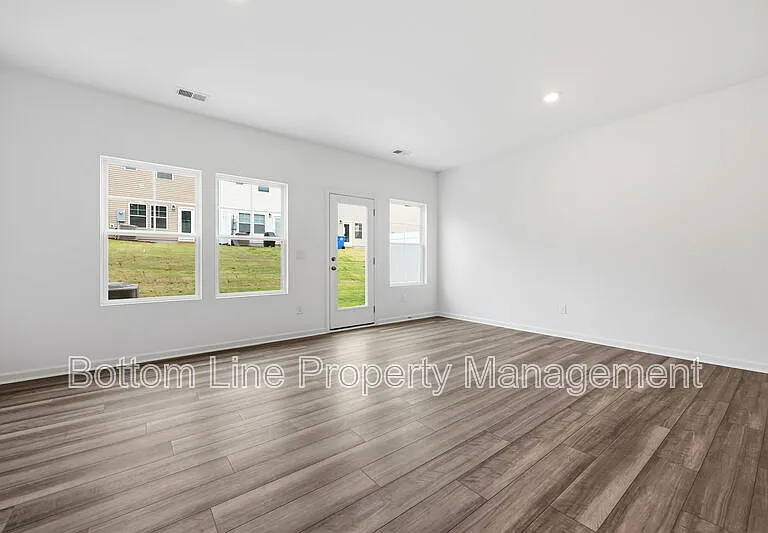 27 Broward Ln — Photo 8