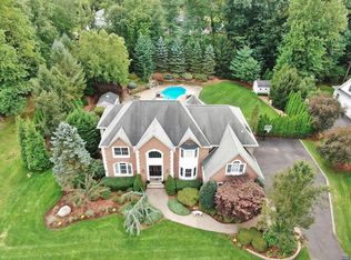 33 Swan Rd, Mahwah, NJ 07430