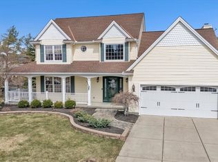 10 Hampton Ct, Lancaster, NY 14086