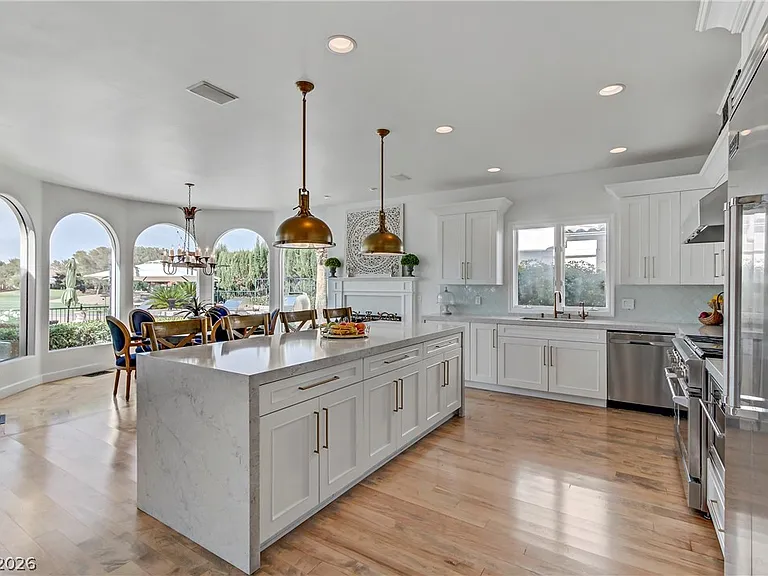 8628 Scarsdale Dr — Photo 17