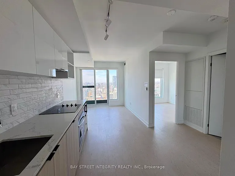 252 Church St #LPH17 — Photo 1