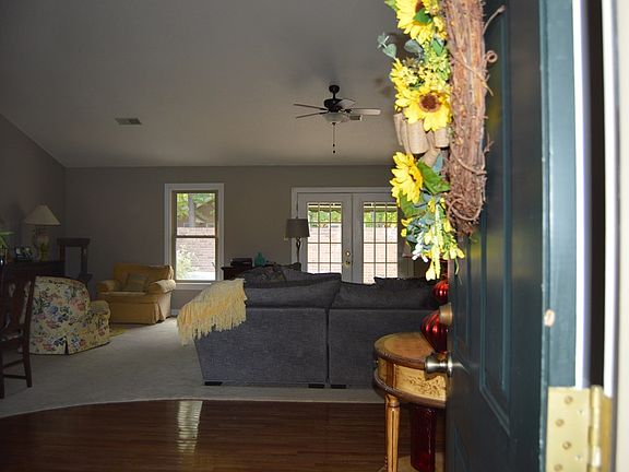 5th image of 114 Heritage West Ct