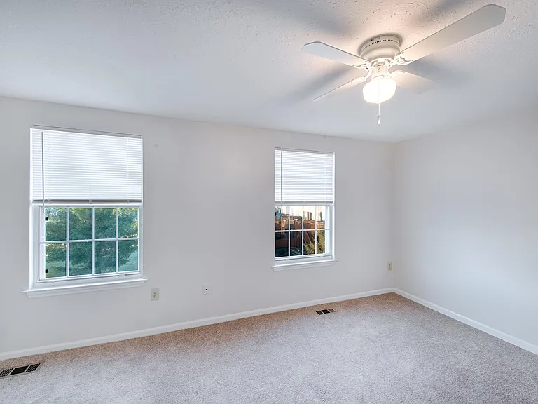 1018 Pirates Ct — Photo 11