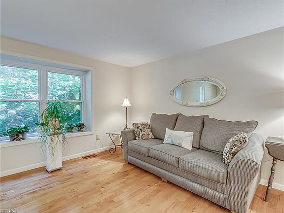 4th image of 1482 Newport Dr