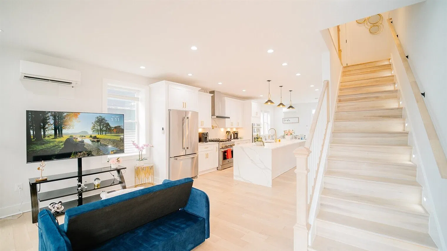 5 bed, 5.0 bath, $7,462 — Photo 2
