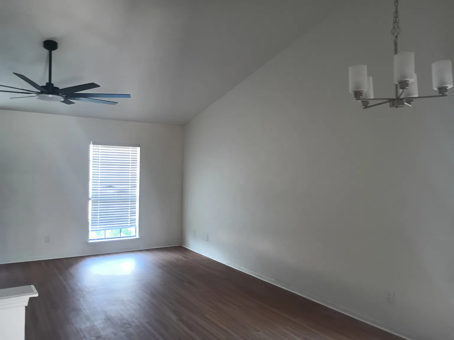 3 bed, 1748 sqft, $2,300 — Photo 3