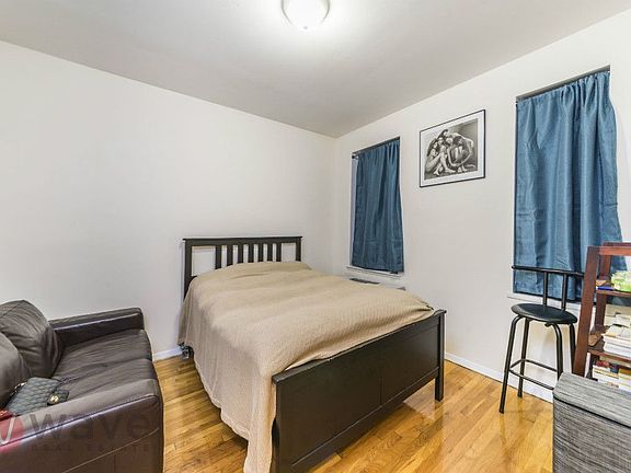 3rd image of 143 W 69th St APT 5C