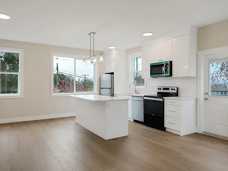 710 Catherine St — Photo 30