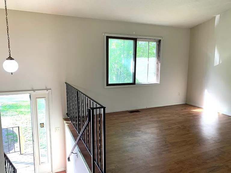 1089 Regency Dr — Photo 18
