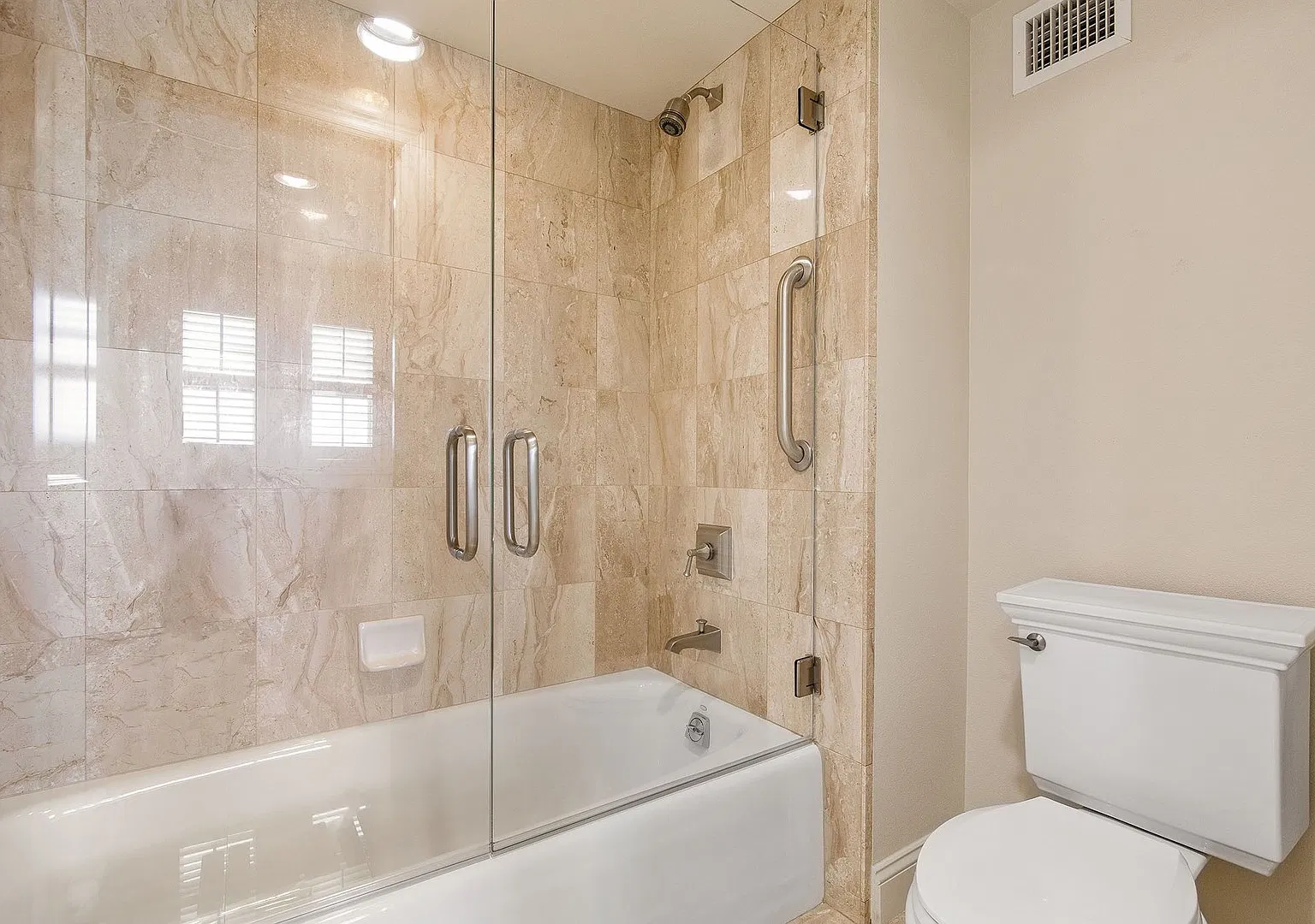 Elegant Two-Story Residence at The Woodmark, Downtown Palo Alto — Photo 4