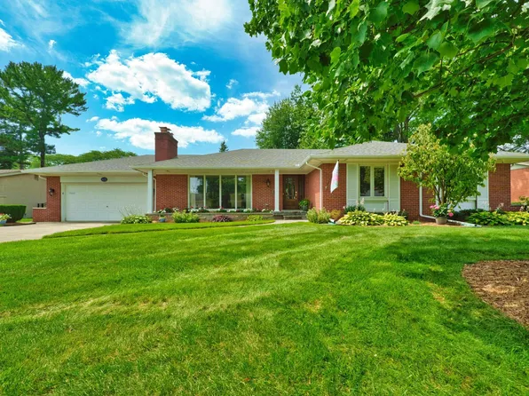 65 Blairmoor Ct, Grosse Pointe Shores, MI 48236