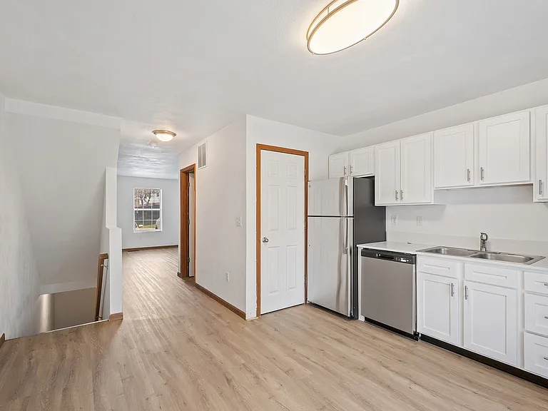ReNew Edwardsville Apartment Collection — Photo 16