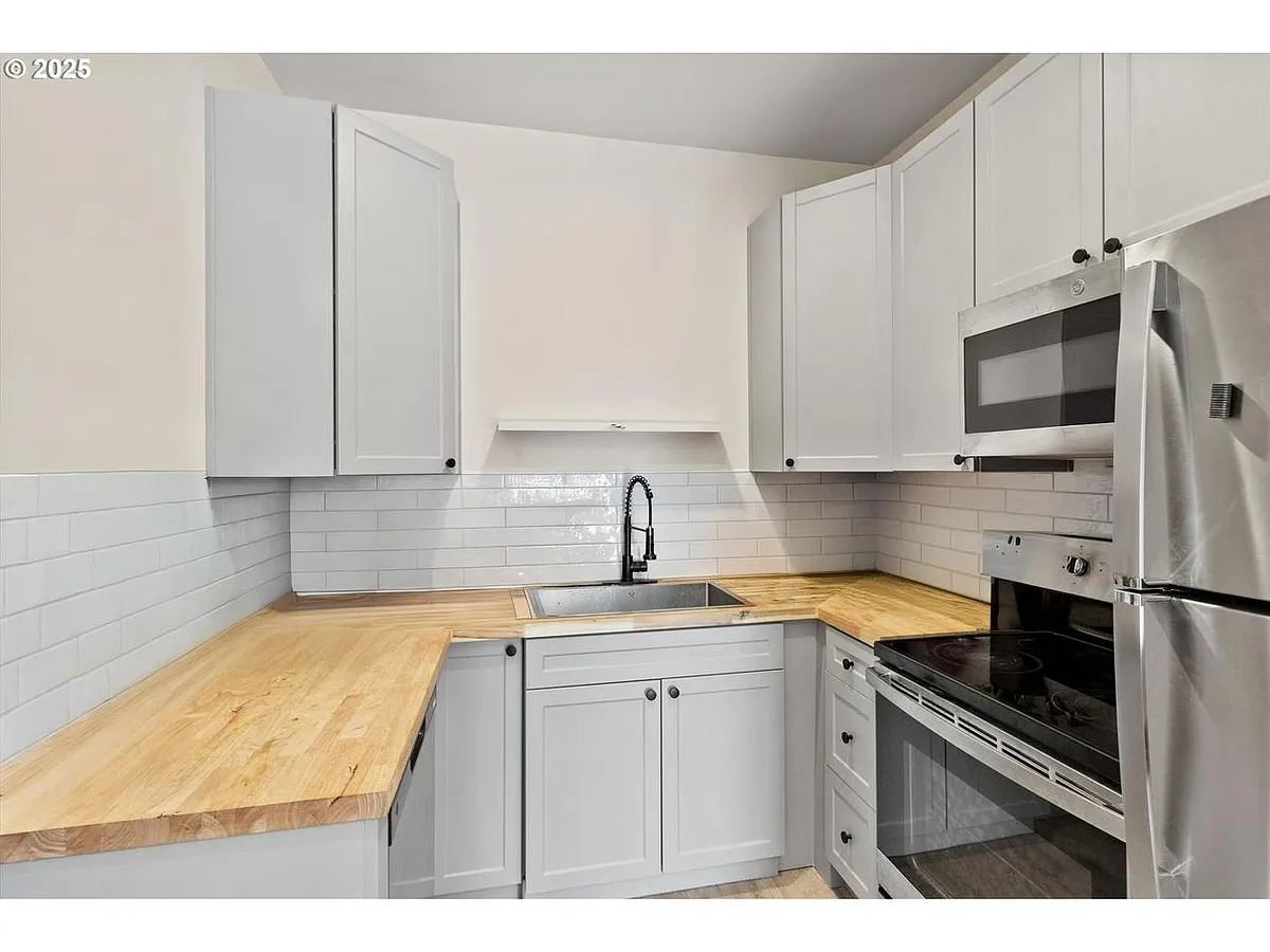 Unit Photo - 1209 Carlyle St
