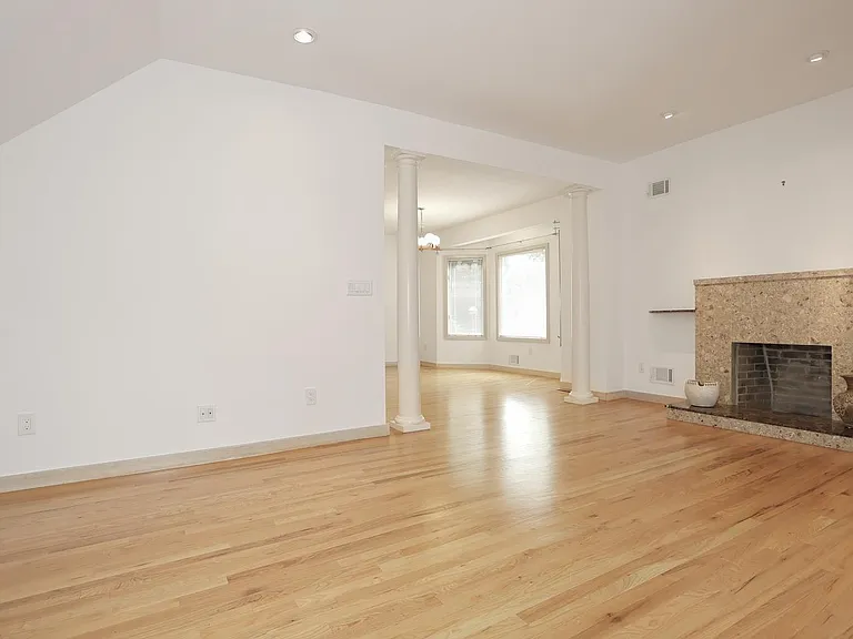 25 Bogert Pl #1 — Photo 4