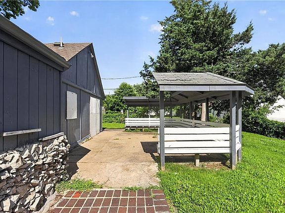 5th image of 8155 Holmes Rd