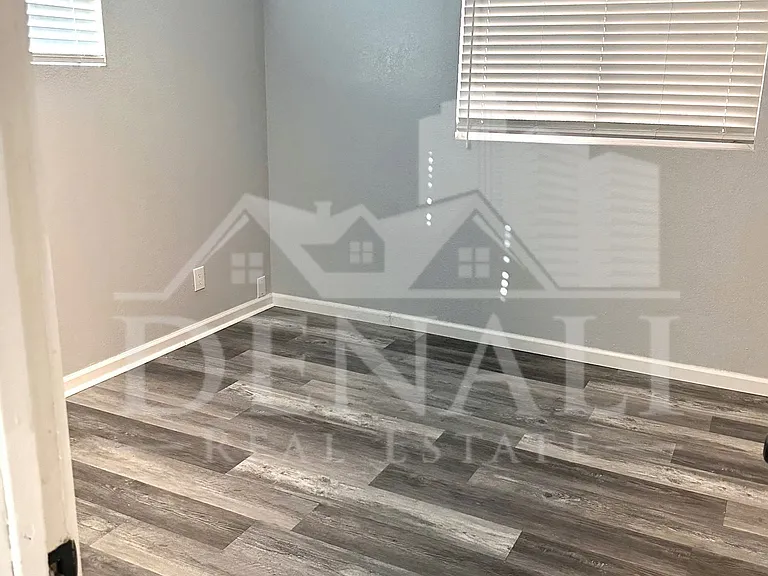 216 E Carol Ave — Photo 20