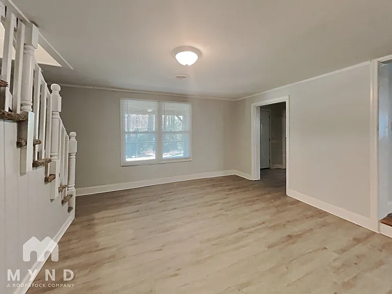 137 Roebuck Dr — Photo 10
