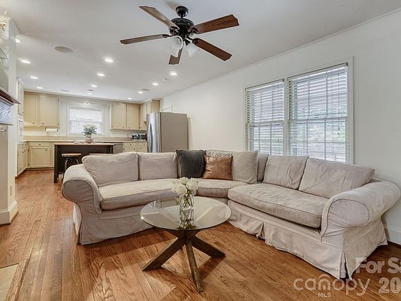 5th image of 215 Scofield Rd