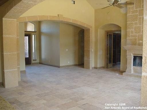 4th image of 2 KINGS VIEW DR
