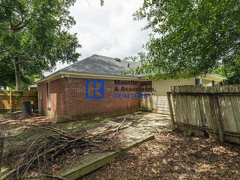 1212 Barnett Bend Cir — Photo 31