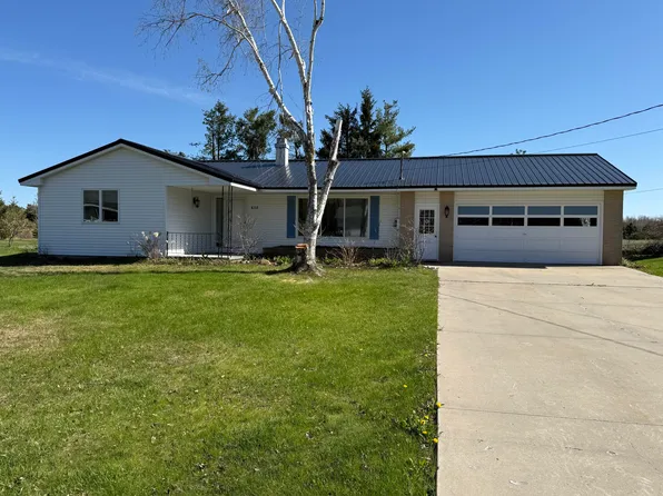 638 Snow Apple Ct, Cheboygan, MI 49721