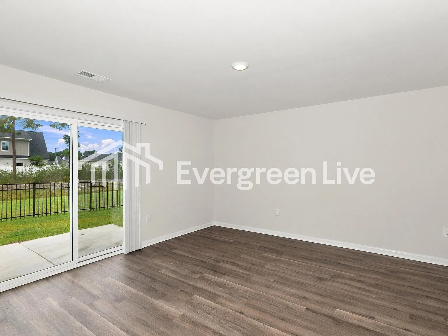 4 bed, 2.0 bath, 1597 sqft, $1,745 — Photo 2