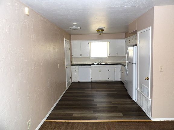 3rd image of 521 NW Woodridge Dr