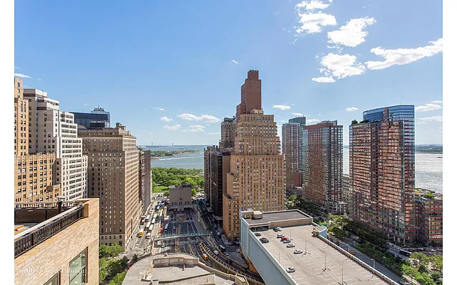 Rented by Douglas Elliman | media 20