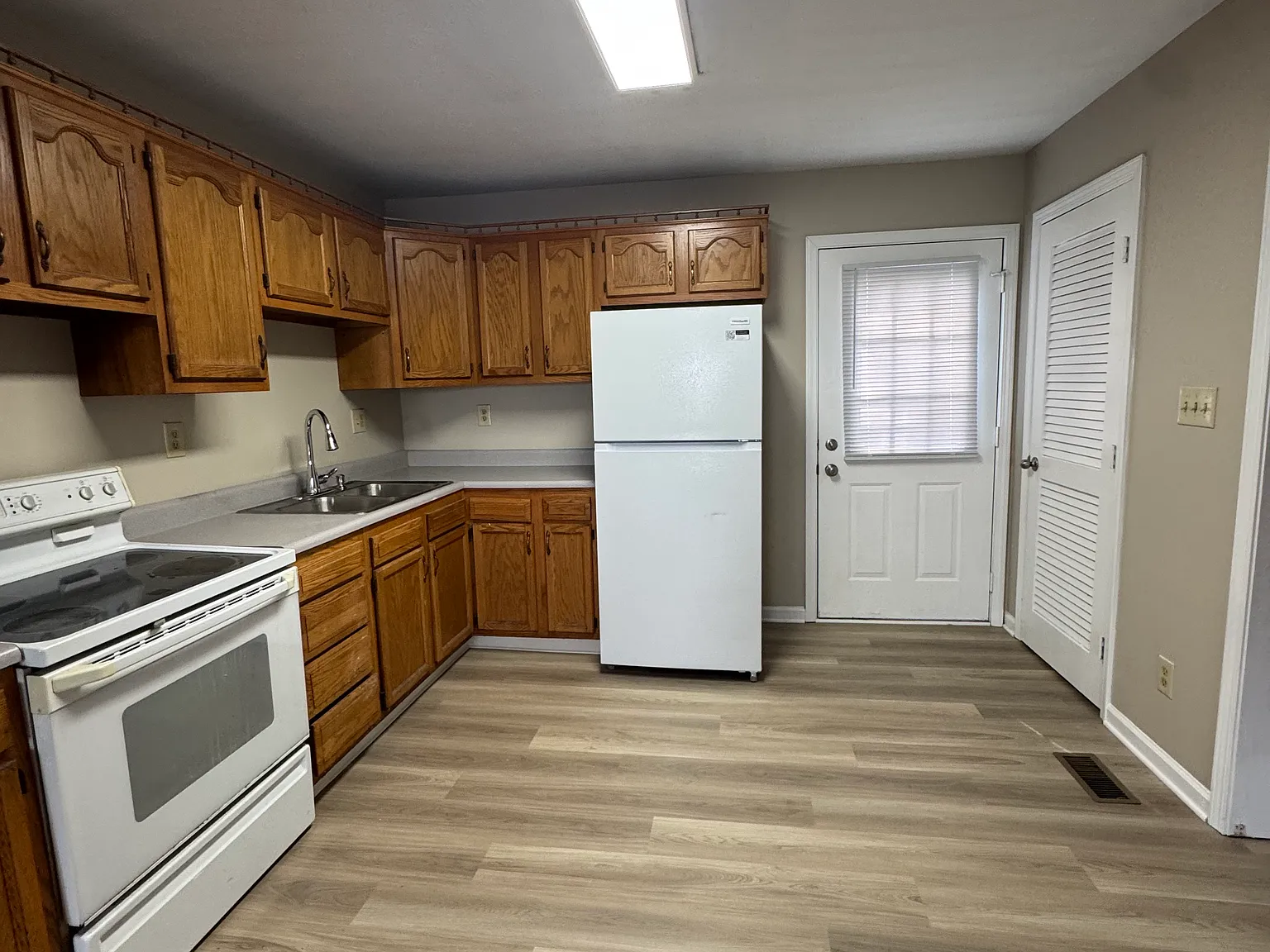 2 bed, $950 — Photo 3