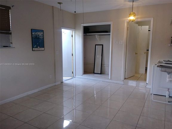 4th image of 4121 Thomas St