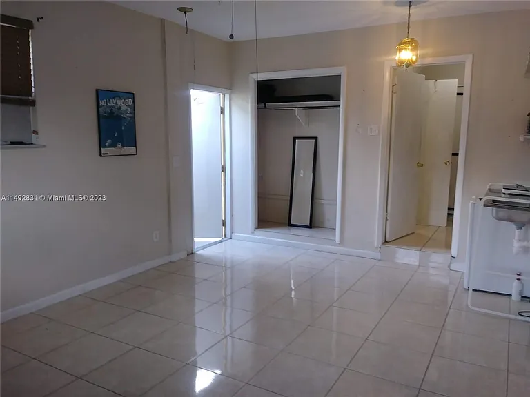 4121 Thomas St — Photo 4