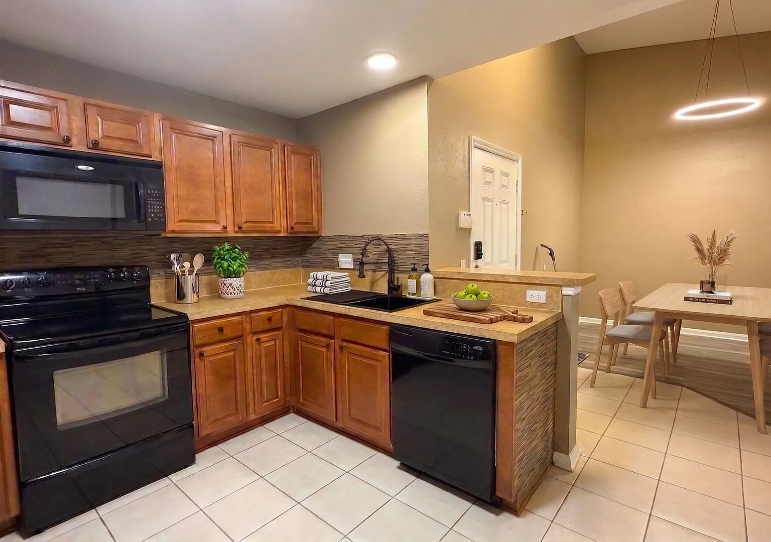 Renovated 3BR/2BA Condo with Water View & Private Patio in Jacksonville 32210 — Photo 1