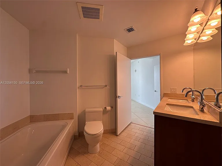 1111 SW 1st Ave #1525 — Photo 15