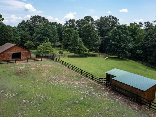 200 Heather Crest Pl, Charlottesville, VA 22903