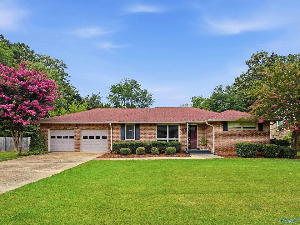 1st image of 524 Graycroft Dr SW