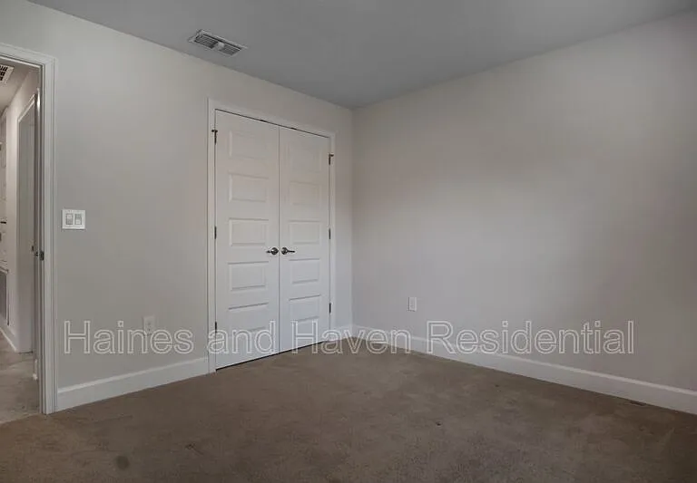 1217 Forest Hills Dr — Photo 25