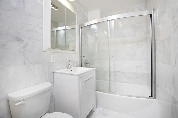 Rented by Waldstar Real Estate LLC | media 32