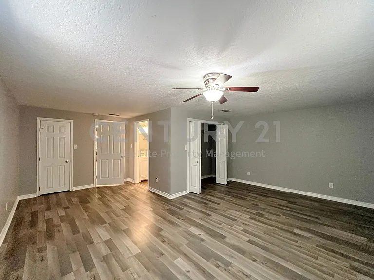 450 Everett St — Photo 12