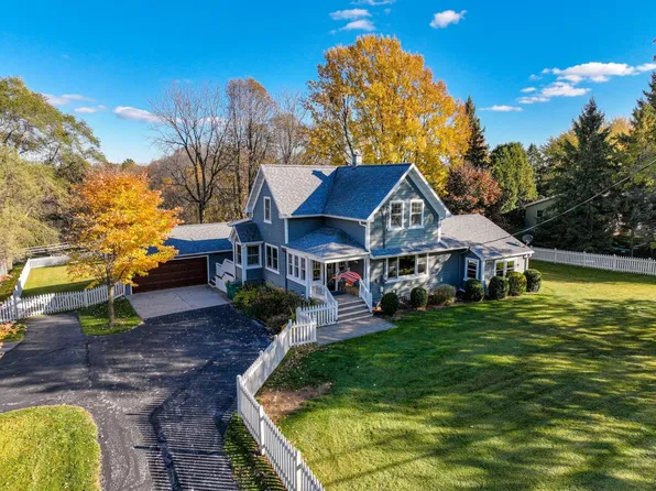 3204 Division ROAD, Jackson, WI 53037