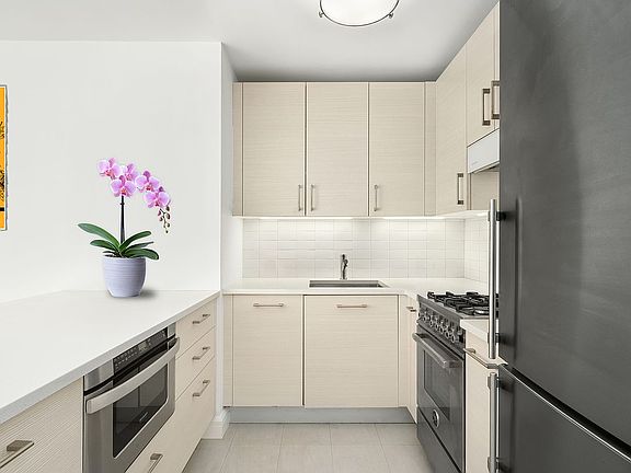 4th image of 200 W 79th St APT 7K