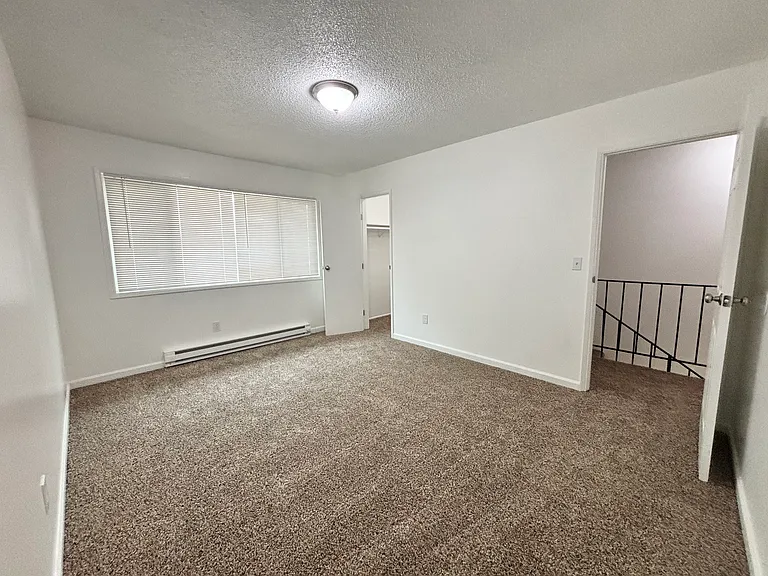 1200 E Powell Blvd #10 — Photo 11