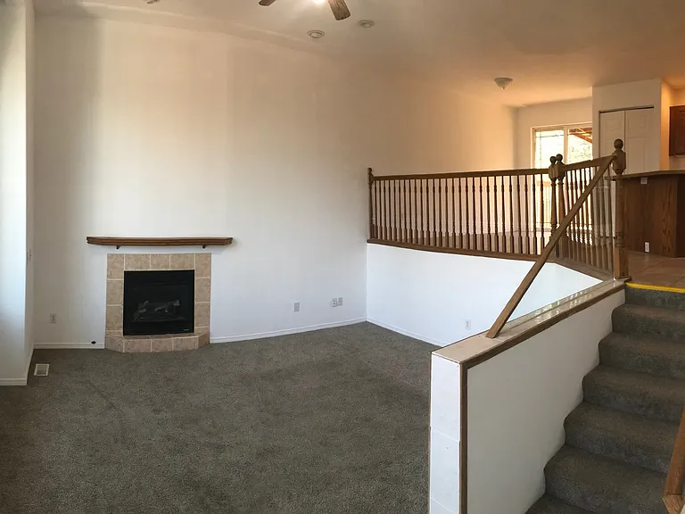 4102 E 8th Ave — Photo 2