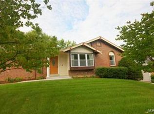 1729 Schuetz Rd E, Saint Louis, MO 63146