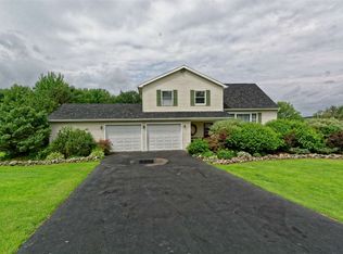 47 Anna Ln, Sand Lake, NY 12153