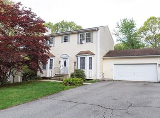 21 Fieldstone Dr, Coventry, RI 02816