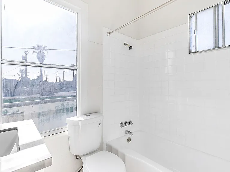 1618 E. Vernon Ave — Photo 10